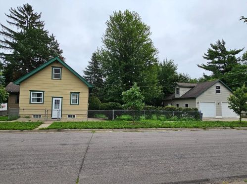 882 Clear Ave, Saint Paul MN  55106-1821 exterior