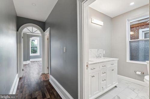 2433 17 St, Philadelphia PA 19121-1604 exterior