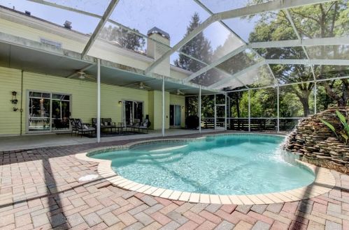 12216 Twin Br Acres Rd, Tampa FL 33626-3711 exterior