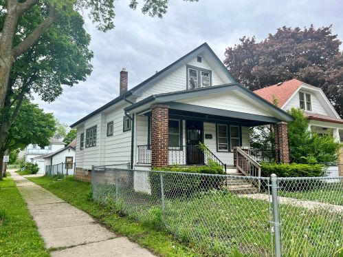 5066 38th St, Milwaukee, WI 53209-5338