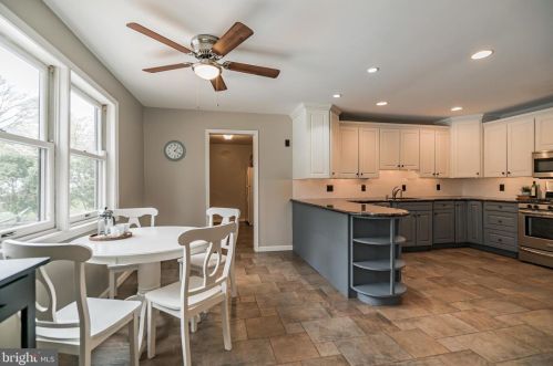 915 Standish Ave, Huntingdon Valley PA 19006-8725 exterior