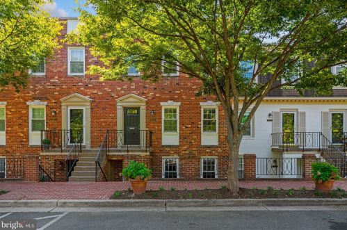 3289 Sutton Pl, Washington, DC 20016-7549