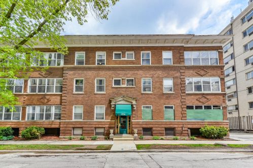 1714 Kane Pl, Milwaukee WI 53202-1754 exterior