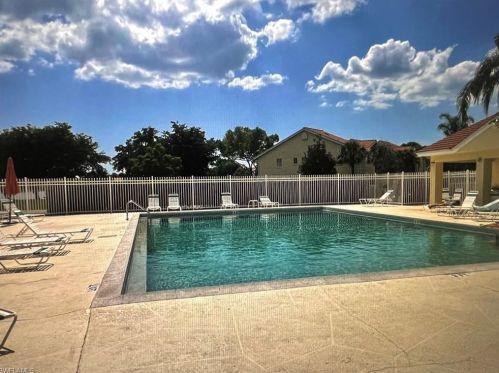 7772 Emerald Cir, Naples FL 34109-1782 exterior