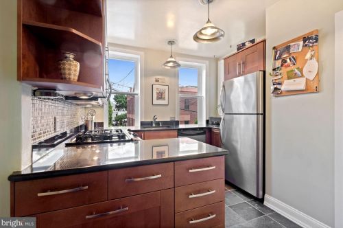 212 E St, Washington DC  20002-4923 exterior