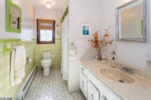 15 Reynolds Ave, Parsippany NJ 07054-3310 exterior