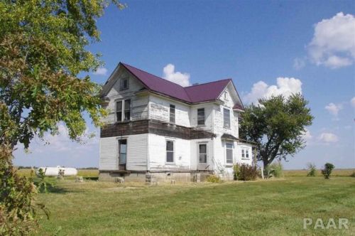 5983 900th St, Macomb, IL 61455-7923