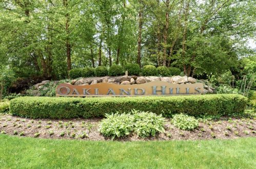 8690 Oakland Hl Cir, Kalamazoo MI 49024-5298 exterior