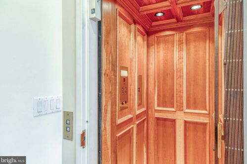 124 Bainbridge St, Philadelphia PA 19147-1866 exterior