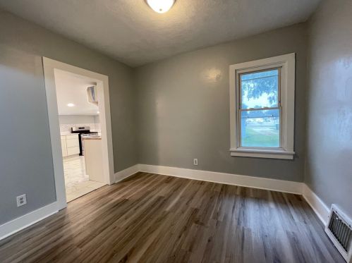 2022 Henry St, Meskegon MI  49441-3048 exterior