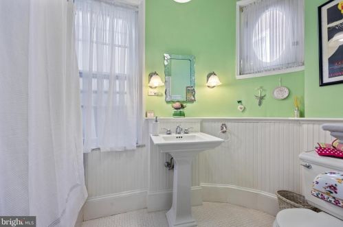 1016 Clinton St, Philadelphia PA 19107-6017 exterior