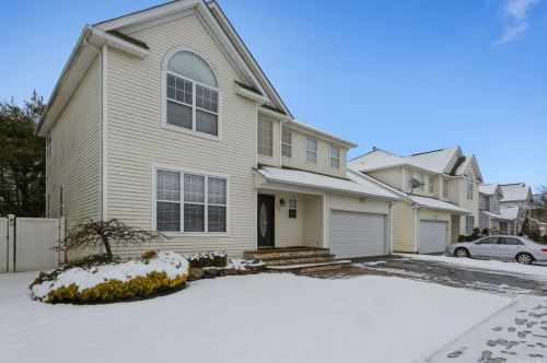 168 Cranberry Ct, Huntington Station, NY 11747-8722
