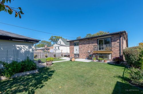 4826 Long Ave, Chicago IL 60641-3220 exterior