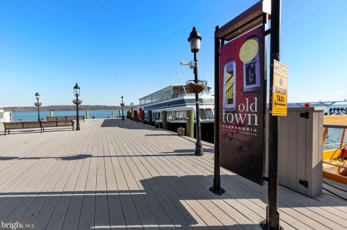 151 Moncure Dr, Alexandria VA 22314-4946 exterior