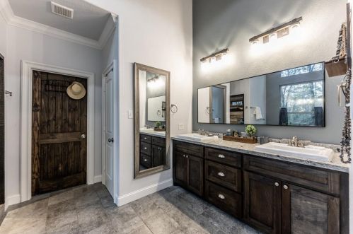 39 Forest Dr, Huntsville TX 77340-5676 exterior