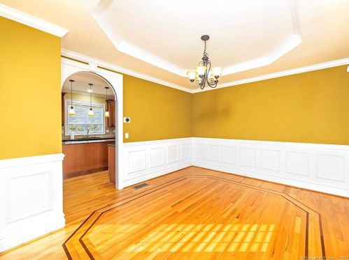 32 Harold Rd, Farmington CT 06032-3407 exterior