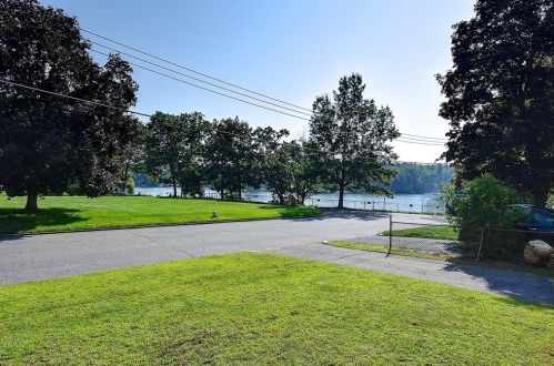 94 Steuben St, Springfield, MA 01151-1832