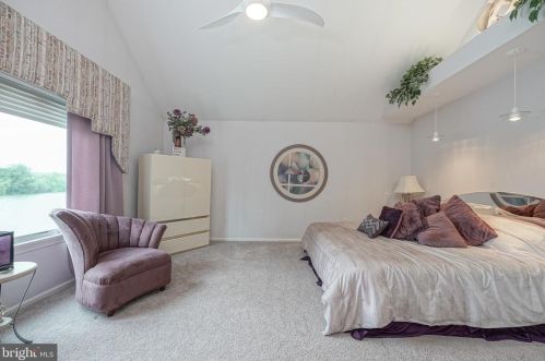 42 Hamilton Lk Dr, Trenton NJ 08619-3437 exterior