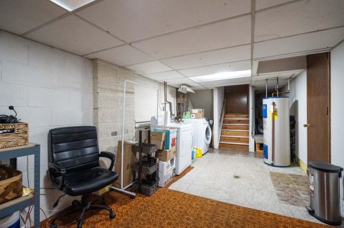 5135 Camelot Ln, Milwaukee WI 53221-3121 exterior