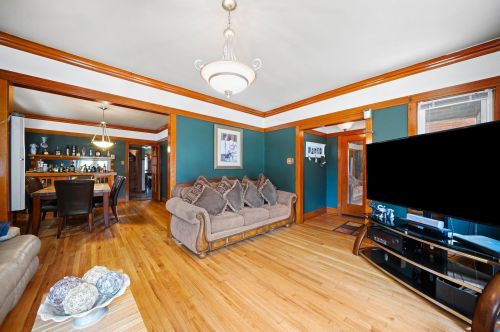 5238 Nelson St, Chicago IL 60657-3042 exterior