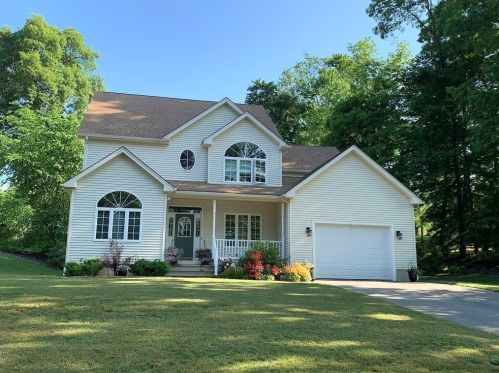 22 Bark Haul Rd, Springfield, MA 01106-1840