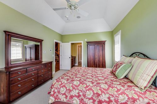 329 Kenmore Ave, Elmhurst IL 60126-3517 exterior