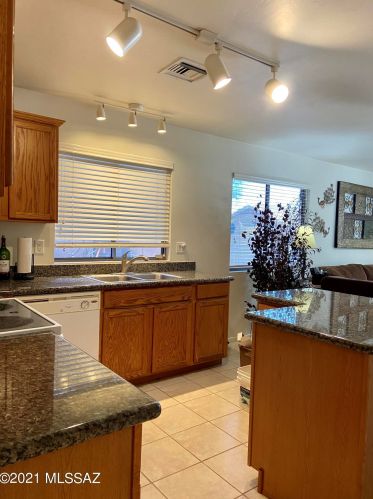 6928 Cottontail Run Ave, Tucson, AZ 85756-3070