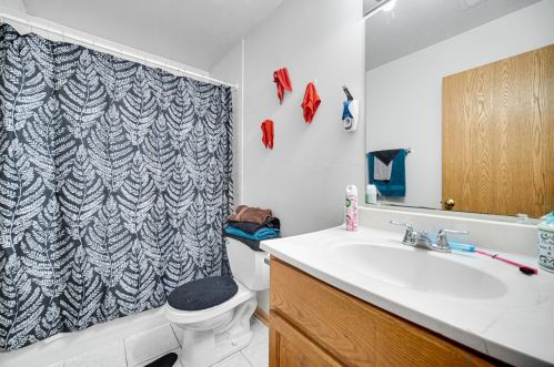 7952 Greenwood Ave, Chicago IL 60619-7096 exterior