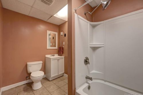 48 Stevens St, Milford CT 06460-7869 exterior