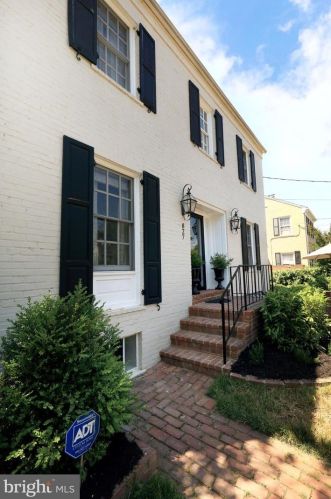 827 Royal St, Alexandria VA  22314-4340 exterior