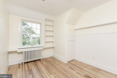 3912 Blackthorn St, Bethesda MD 20815-5056 exterior