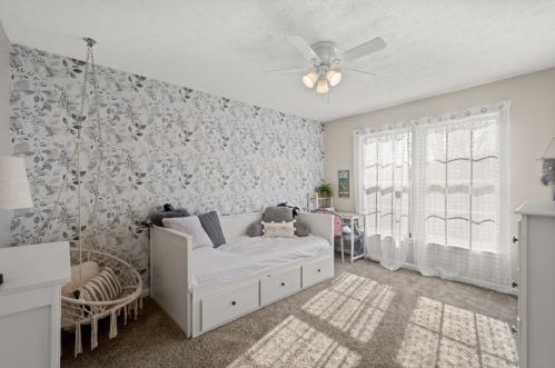 6016 Hawthorn Dr, Moon Twp PA  15108-9064 exterior