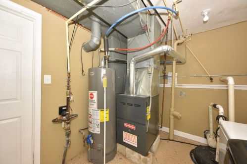 8885 70, Milwaukee WI 53223-2113 exterior