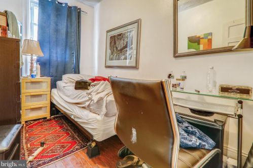 914 Independence Ave, Washington DC 20003-3918 exterior