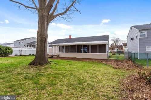 147 Gary Dr, Trenton NJ  08690-3145 exterior