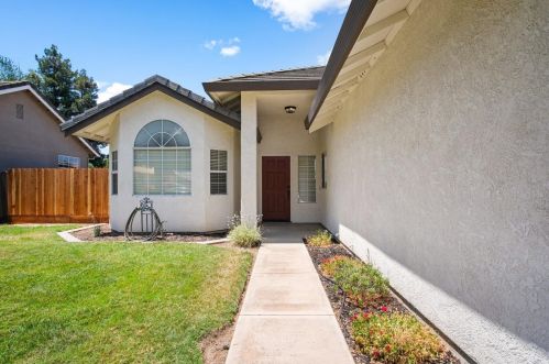 3675 Colorado Ave, Turlock CA  95382-8112 exterior