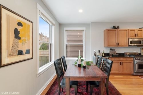 4425 Damen Ave, Chicago IL 60625-1701 exterior