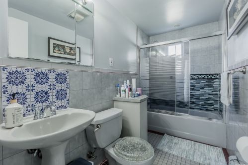 92 Forsythia Ln, Babylon NY 11703-2806 exterior