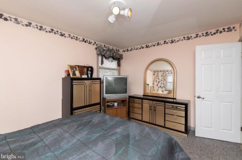 18 Trinity Ln, Blenheim NJ exterior