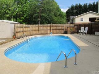 2438 Cedar Valley Dr, Conover, NC 28613-8321