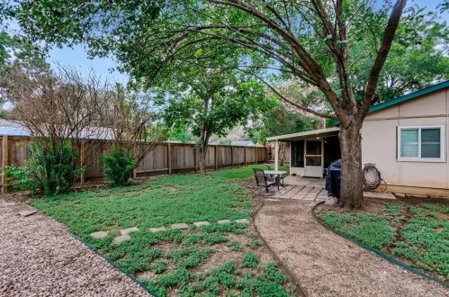 7717 Croftwood Dr, Austin TX 78749-3208 exterior