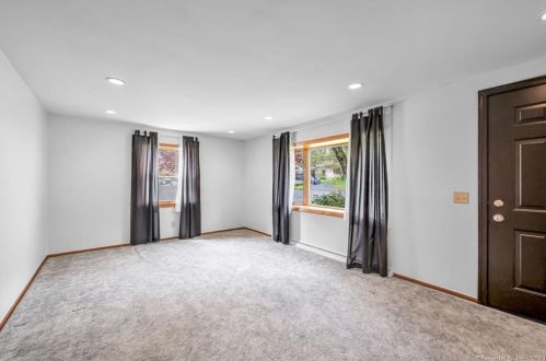 30 Sharren Ln, Enfield CT 06082-2030 exterior