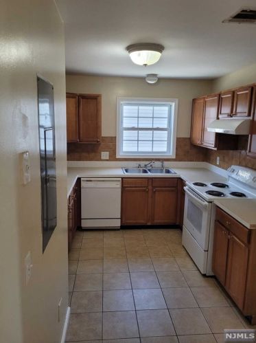 30 5th St, Paterson NJ  07522-1325 exterior