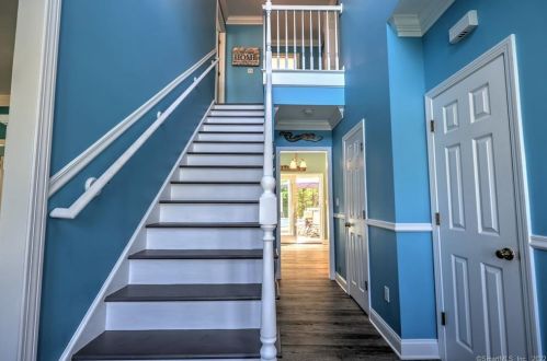 143 Juniper Dr, Milford, CT 06461-9148