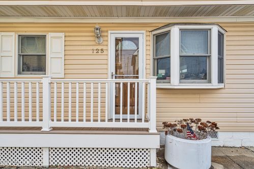 125 Throssell Rd, Lavallette NJ 08735-3230 exterior