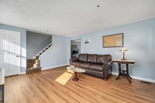 39 Frd Lndg Dr, Dover NH 03820-4552 exterior