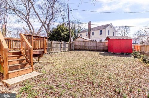 2701 Farmington Dr, Alexandria VA 22303-1315 exterior