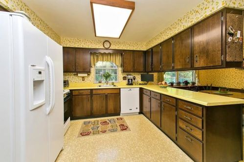 244 Penhurst Dr, Pittsburgh PA 15235-5321 exterior