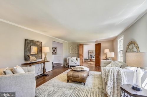 4206 Mt Vernon Memorial Hwy, Alexandria VA 22309-2809 exterior