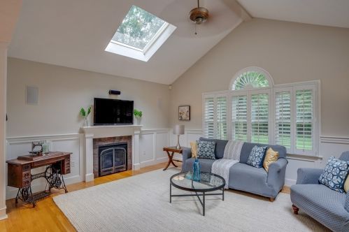 37 Chestnut St, North Andover MA  01845-5211 exterior